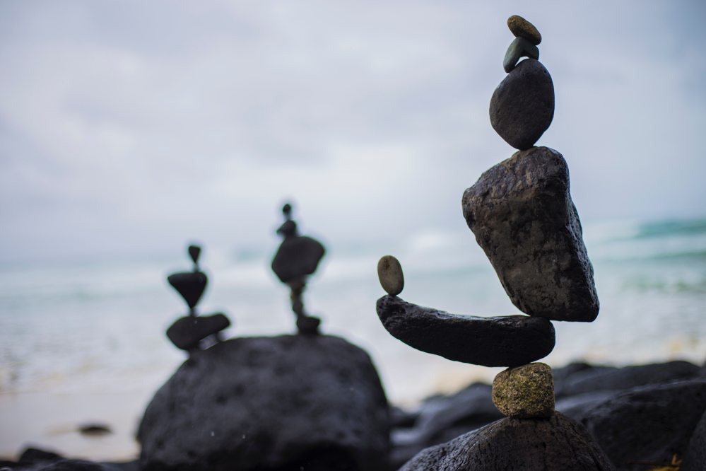 balance-beach-boulder-1051449